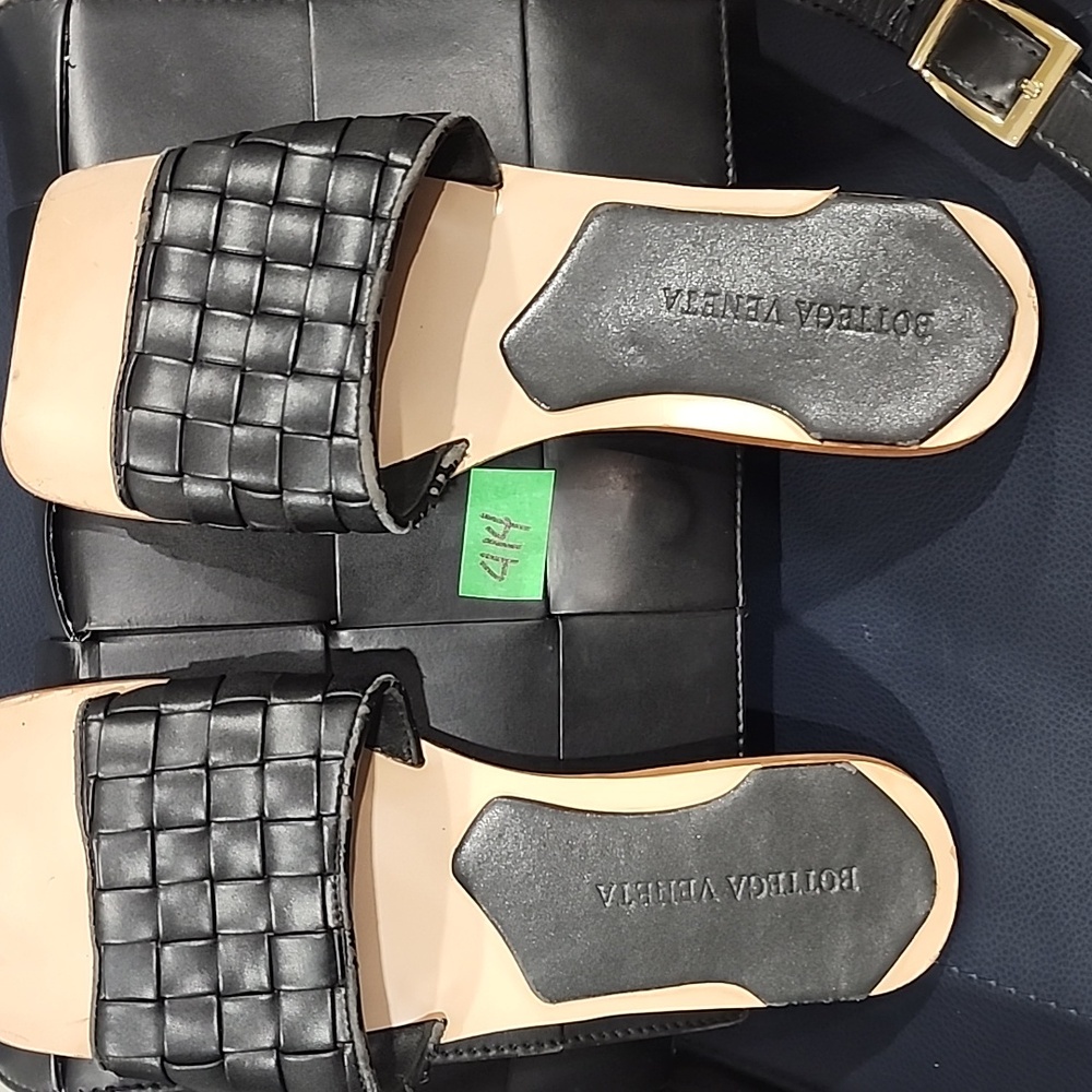 Bottega Veneta Black Intrecciato Slide Sandals